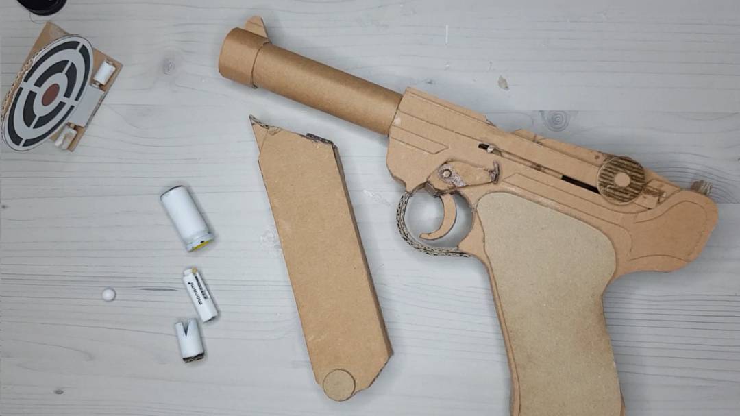 如何用纸板制作一把弹射子弹的驳壳手枪 制作图纸wgog934-纸板手工