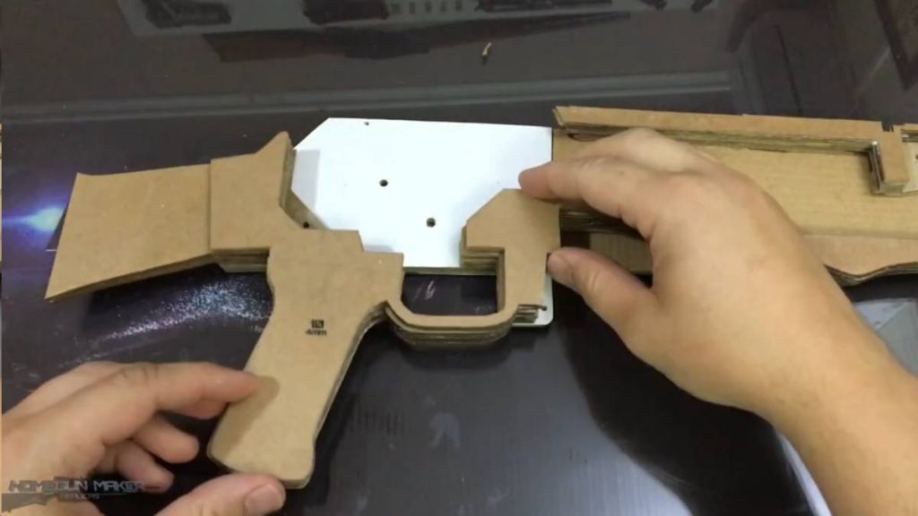 如何用纸板制作一把连发橡皮筋的纸板玩具枪wgog943 (10)