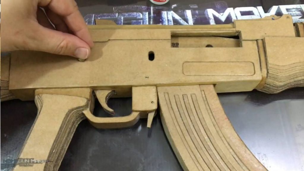如何用纸板制作一把连发橡皮筋的纸板玩具枪wgog943 (5)